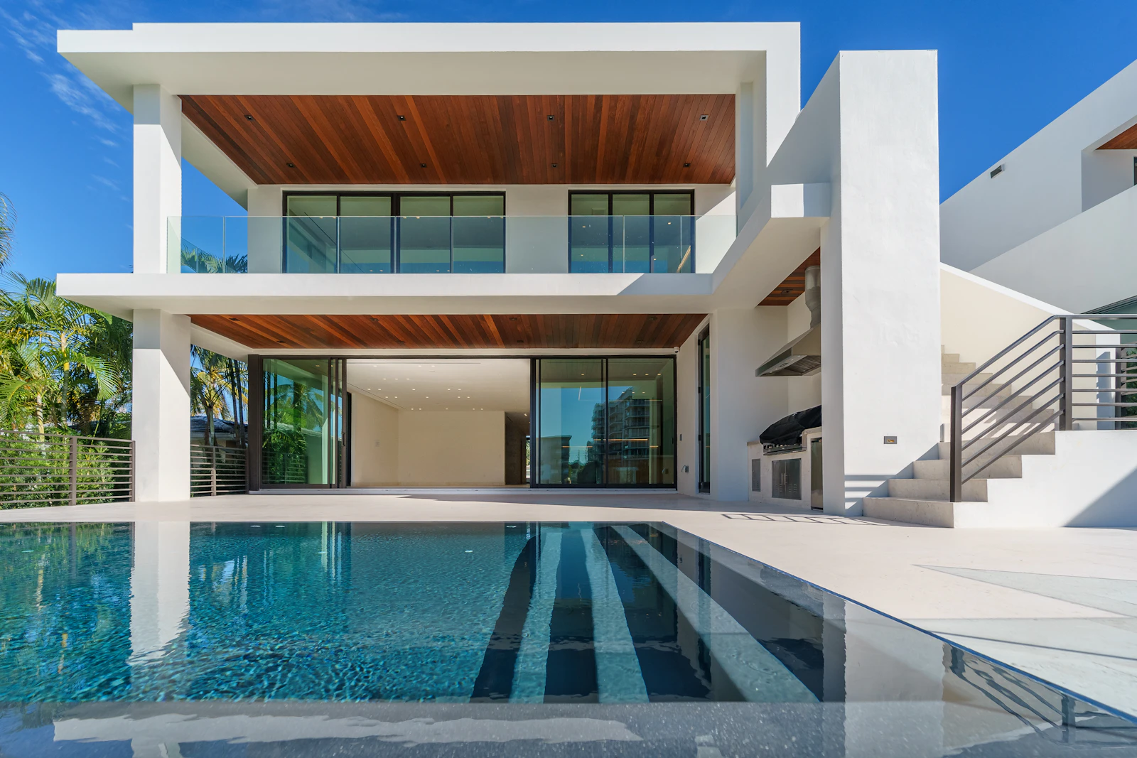 620 m²